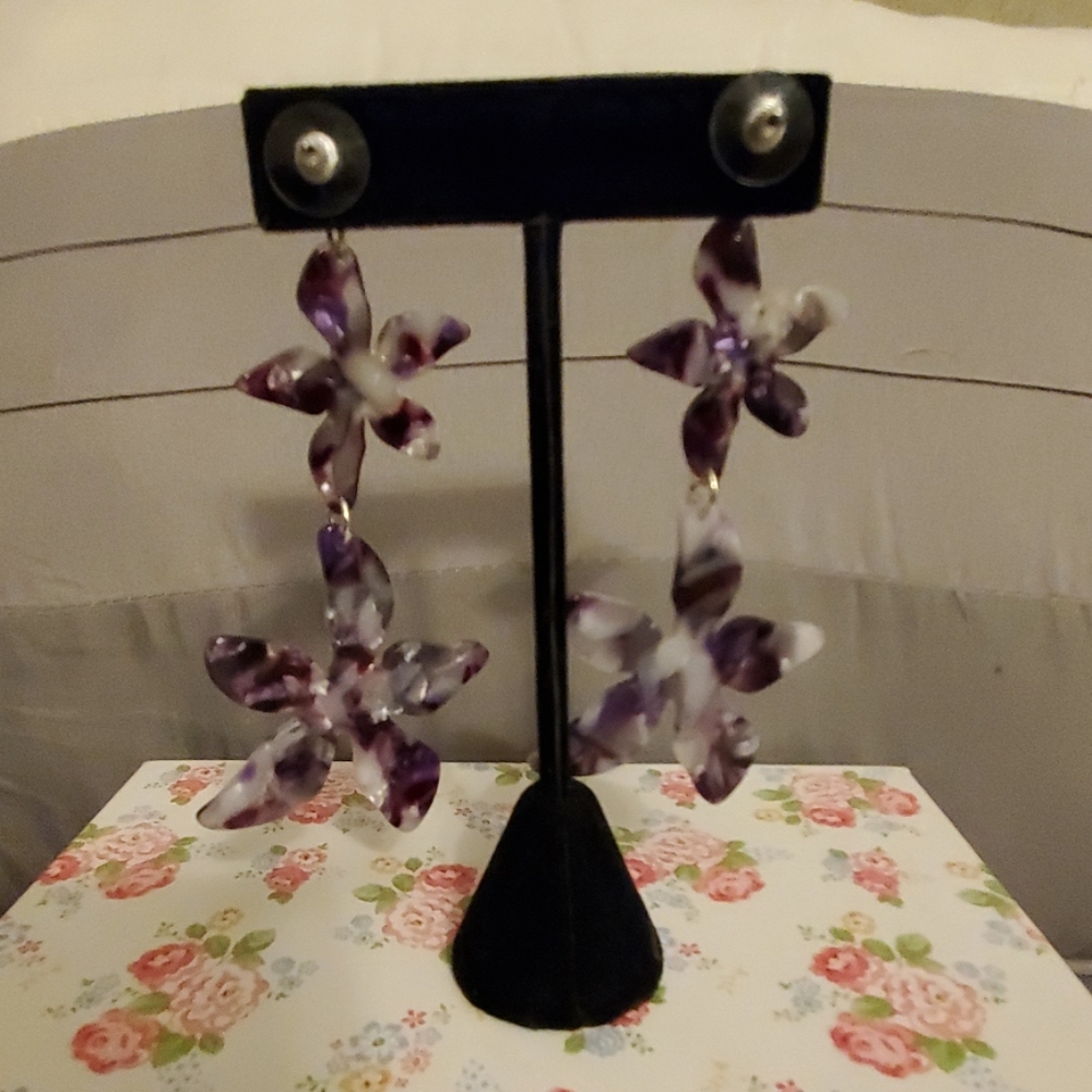 3 " Statement Earings. - Picture 3 of 4